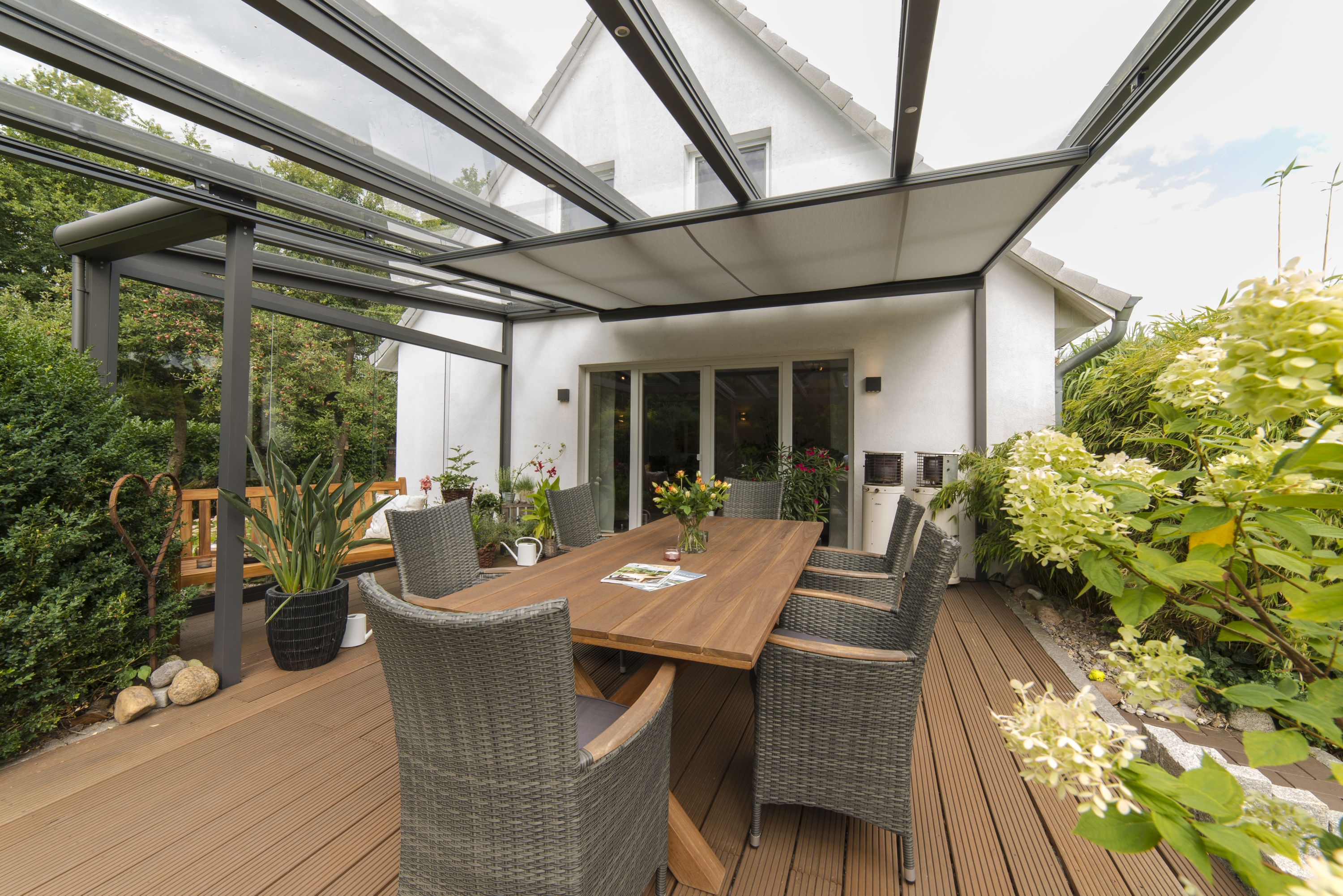 Terrassendach mit Unterglasmarkise